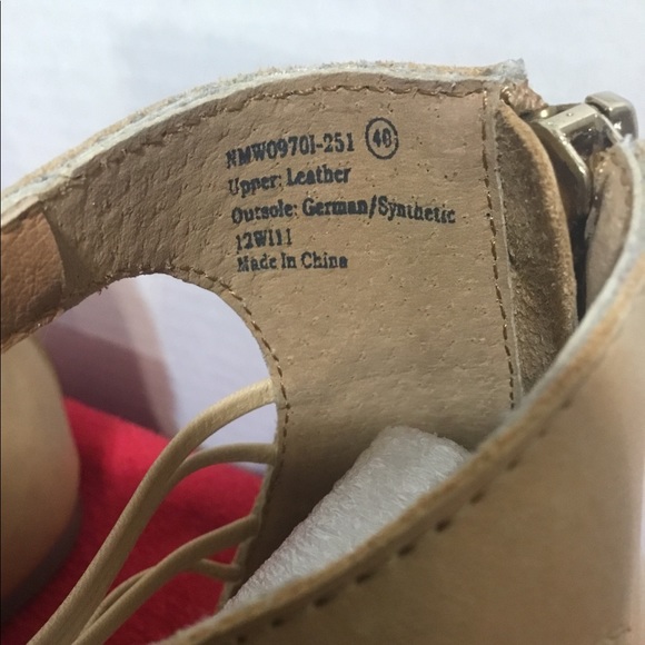 Naughty Monkey Sz 10M NEW in box Tan Zipper sandal - Picture 7 of 8